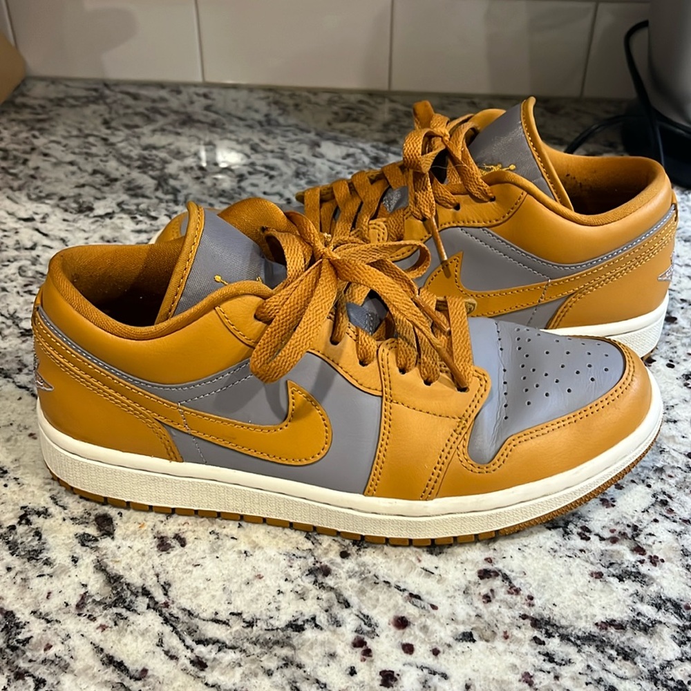 Jordan one low size 8.5